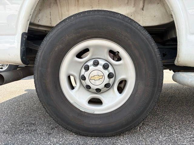 2025 Chevrolet Express Cargo Base