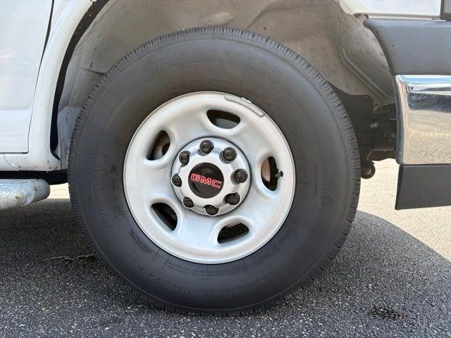 2025 GMC Savana Cargo Base