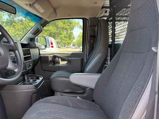 2025 GMC Savana Cargo Base