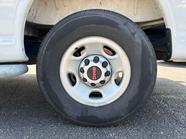 2025 GMC Savana Cargo Base