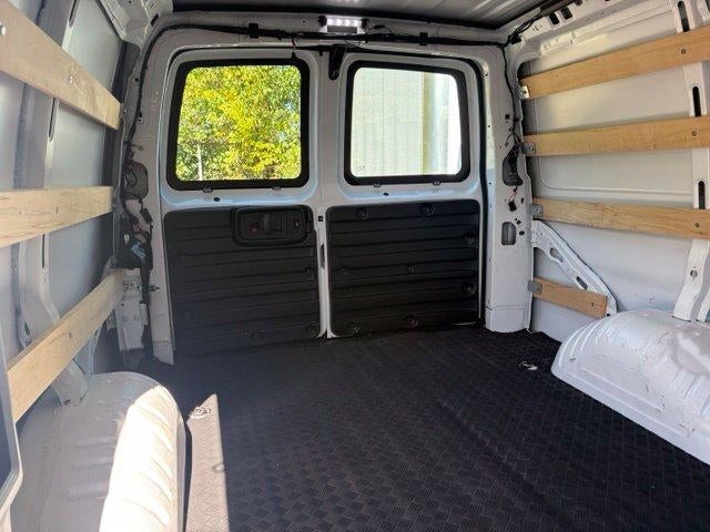 2025 GMC Savana Cargo Base