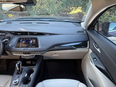 2023 Cadillac XT4 AWD Premium Luxury