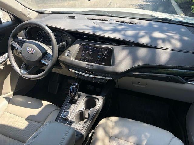 2023 Cadillac XT4 AWD Premium Luxury