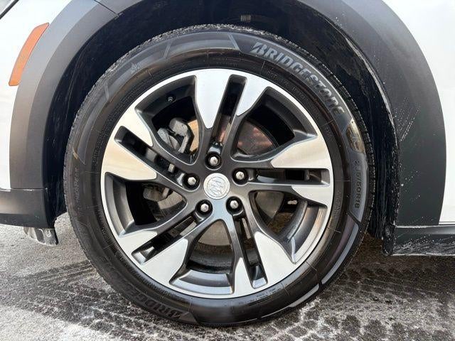 2019 Buick Regal TourX Essence