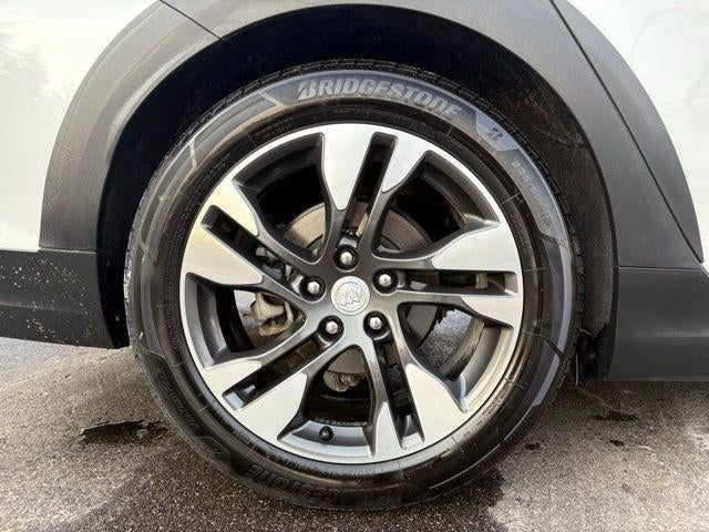 2019 Buick Regal TourX Essence