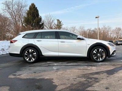 2019 Buick Regal TourX Essence